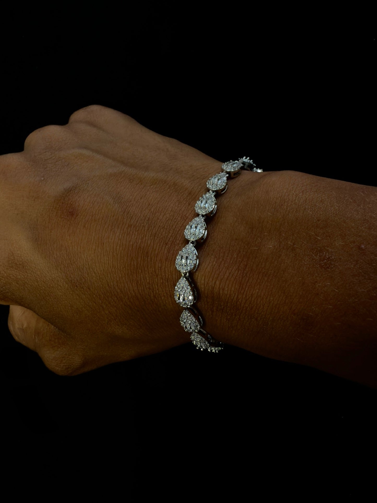 Savanté Mini Teardrop Bracelet