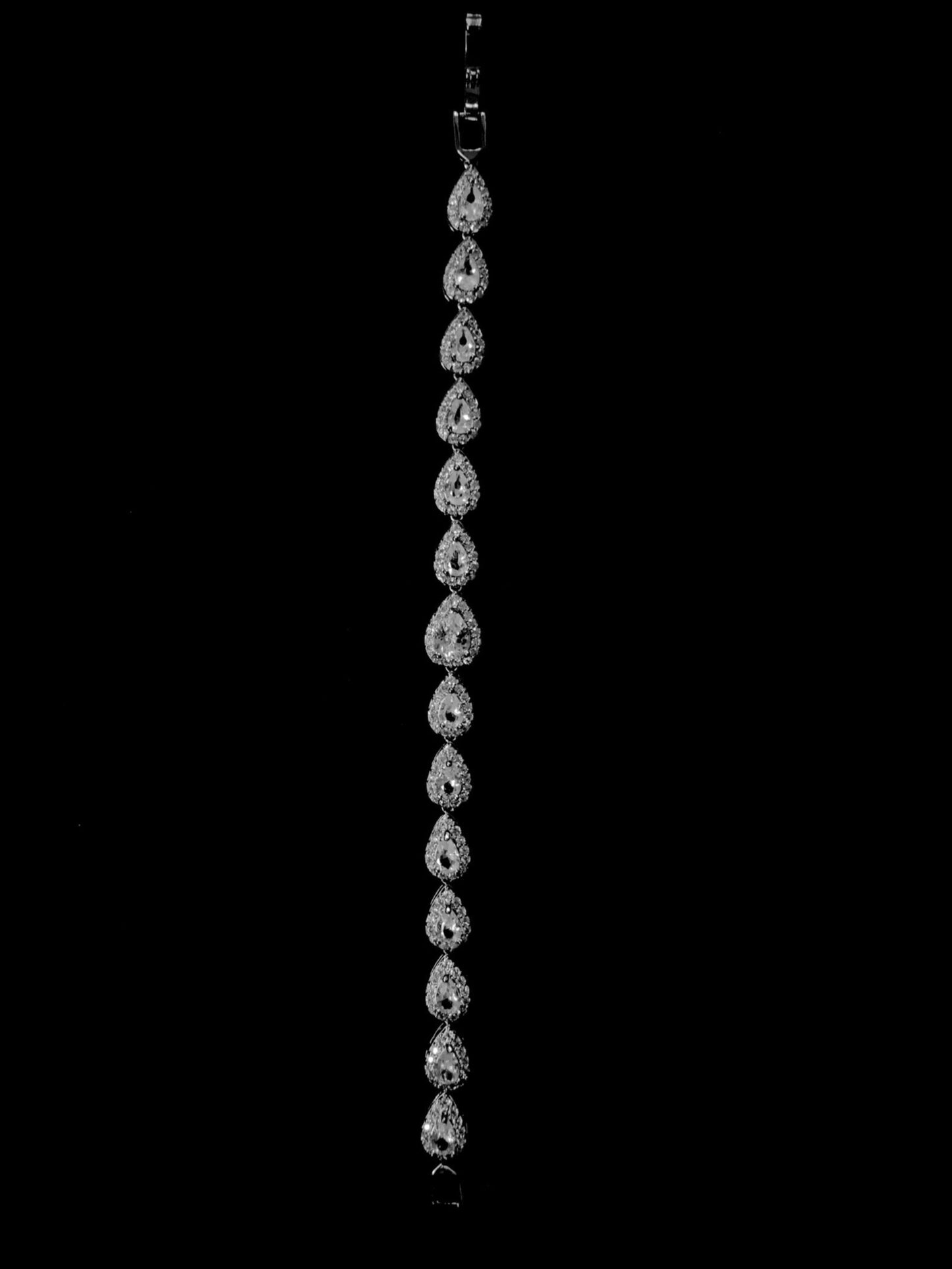 Savanté Teardrop Bracelet